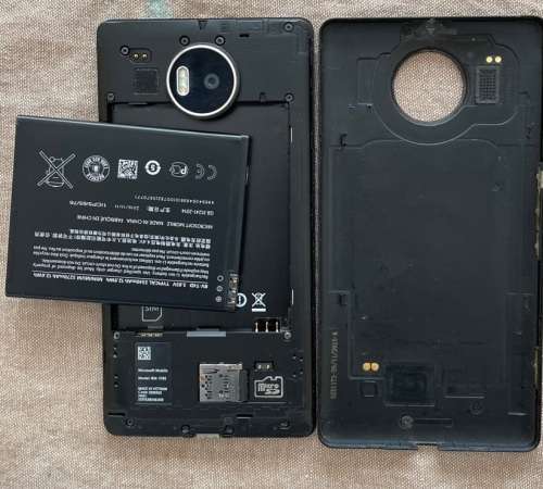 Microsoft Lumia 950 XL 32Gb 3Gb Ram { Includes Battery And Back Cover }