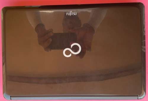 Fujitsu Lifebook AH530 Core i3-M370, CPU @2.4Ghz, 4GB Ram, 320GB HDD