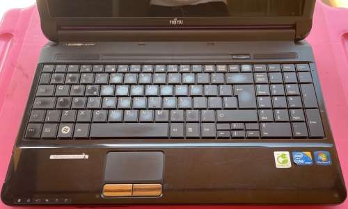 Fujitsu Lifebook AH530 Core i3-M370, CPU @2.4Ghz, 4GB Ram, 320GB HDD