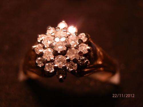 9ct Gold & diamond cluster ring