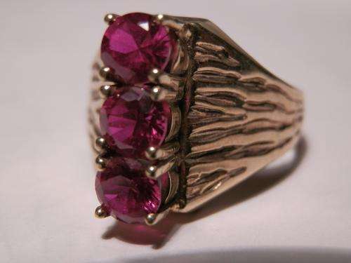 9ct Gold ring & garnets
