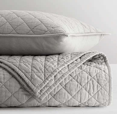 BEDDING/MAGNIFICENT DIAMOND QUILT. MATCHES ALL OUR POLY MICROFIBRE DUVET SETS