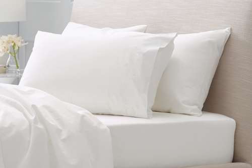 BEDDING. FITTED SHEET SET. With 2 pillow cases R149. 5 colours.double, Queen, King, super king