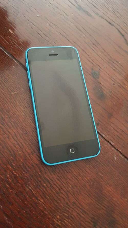 Blue IPhone 5c 16gb with charger  !!GREAT DEAL!!