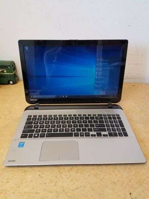Toshiba Satellite L55- !! Core i5, 4GB RAM, 1TB HDD, AMD RADEON R5 M230!!! LATE ENTRY!!!