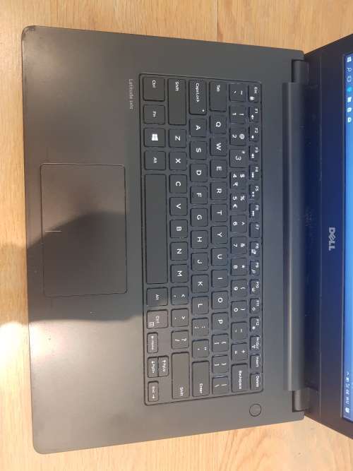 DELL LATITUDE 3470- (14") CORE i5-6200U, 4GB DDR3 RAM, 500GB HDD WITH EXTENDED BATTERY!!!