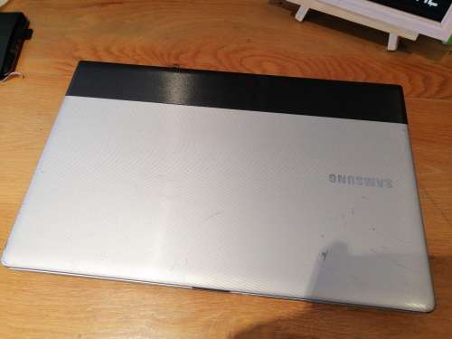 SAMSUNG NP300- (17") CORE i5-2450M, 4GB DDR3 RAM, 750GB HDD WITH GT 520MX!!! GREAT DEAL!!!