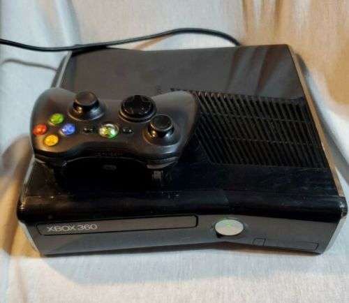 XBOX 360 SLIM CONSOLE (250GB) 1CONTROLLER AND CABLES - GREAT DEAL!!!
