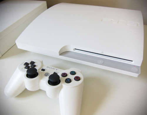 PS3 SLIM CONSOLE (320GB)(limited edition white) 1CONTROLLER AND CABLES