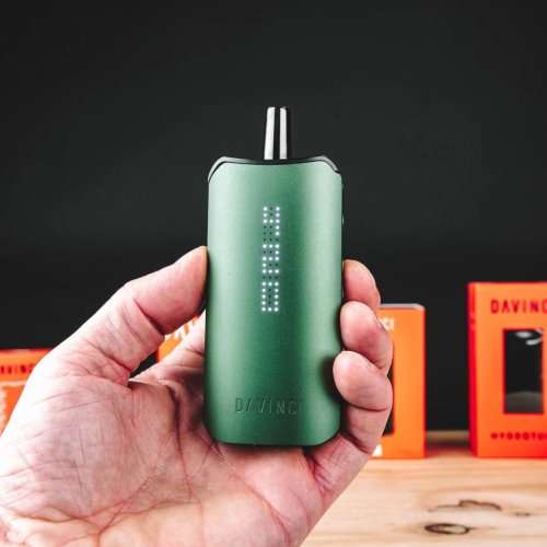 DaVinci IQC Vaporizer (GREEN) in the box with accessories plus free herb grinder !!! GREAT DEAL!!!