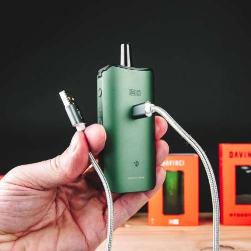 DaVinci IQC Vaporizer (GREEN) in the box with accessories plus free herb grinder !!! GREAT DEAL!!!