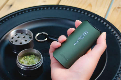 DaVinci IQC Vaporizer (GREEN) in the box with accessories plus free herb grinder !!! GREAT DEAL!!!