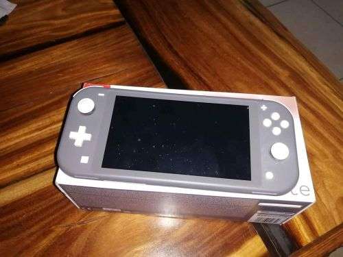 NINTENDO SWITCH LITE 32GB, POUCH  AND CHARGER IN THE BOX (GREY)