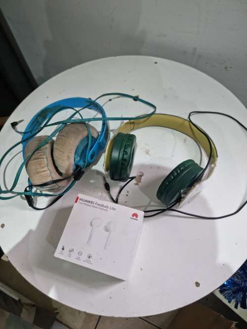 ASSORTED HEADPHONES - GREAT DEAL