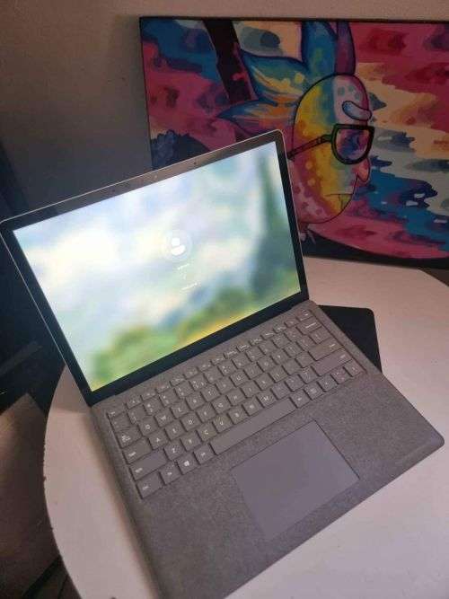 Microsoft Surface Laptop 2- 1769 (13,5`) Quad Core i5 /8 GB/256 GB nvme SSD/Windows 11 pro(UHD 620)