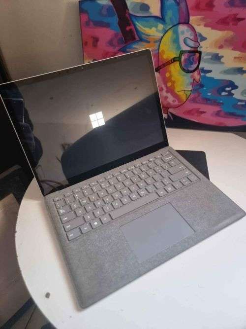 Microsoft Surface Laptop 2- 1769 (13,5`) Quad Core i5 /8 GB/256 GB nvme SSD/Windows 11 pro(UHD 620)