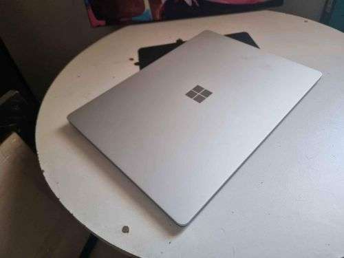 Microsoft Surface Laptop 2- 1769 (13,5`) Quad Core i5 /8 GB/256 GB nvme SSD/Windows 11 pro(UHD 620)