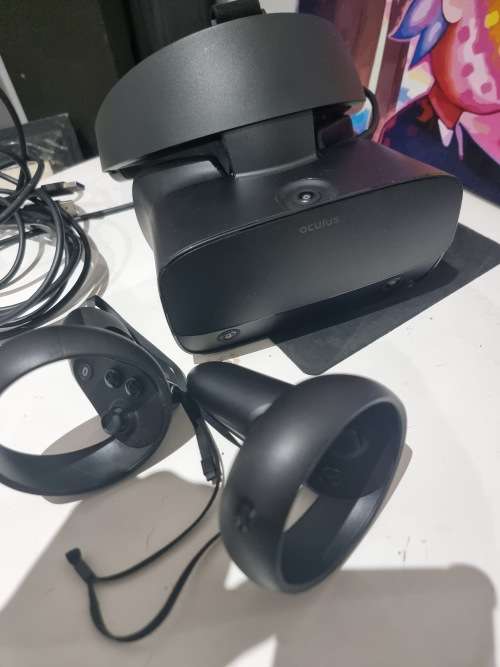 OCULUS RIFT S WITH ACCESSORIES AND BOX (JOB LOT) - SOLD AS IS!!
