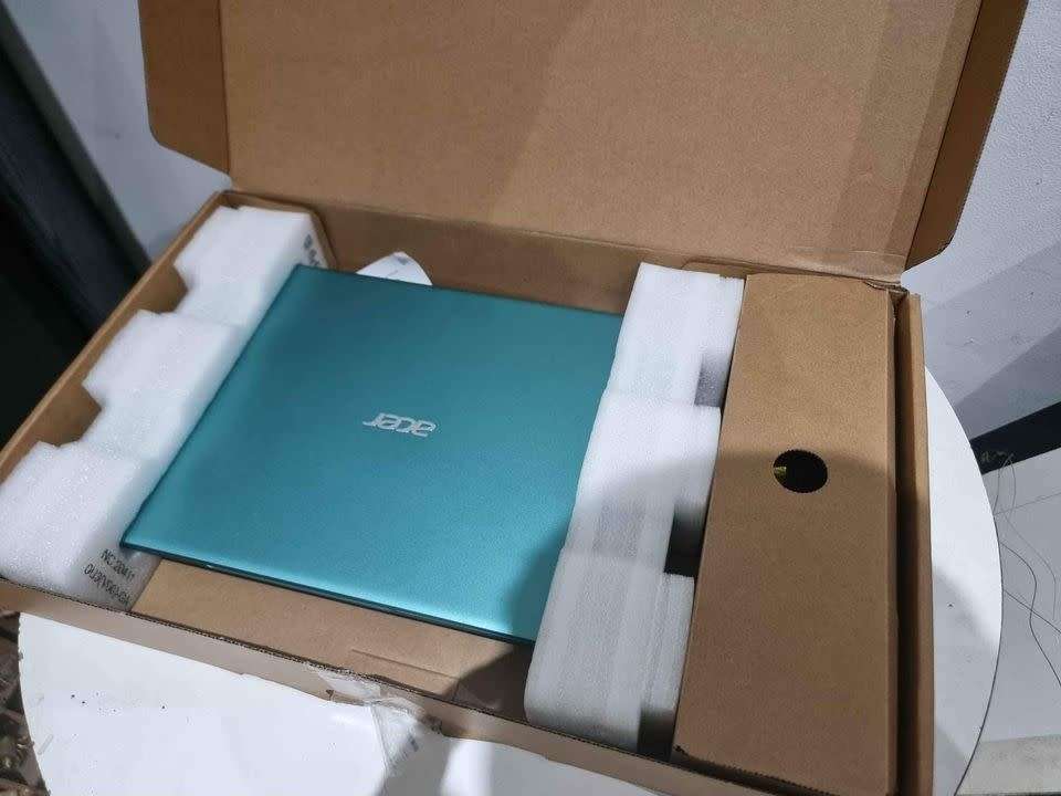 Acer swift 3 sf314 14` amd 8 cores ryzen 7 5700u 512gb nvme ssd 8gb ram windows 10 in the box!!