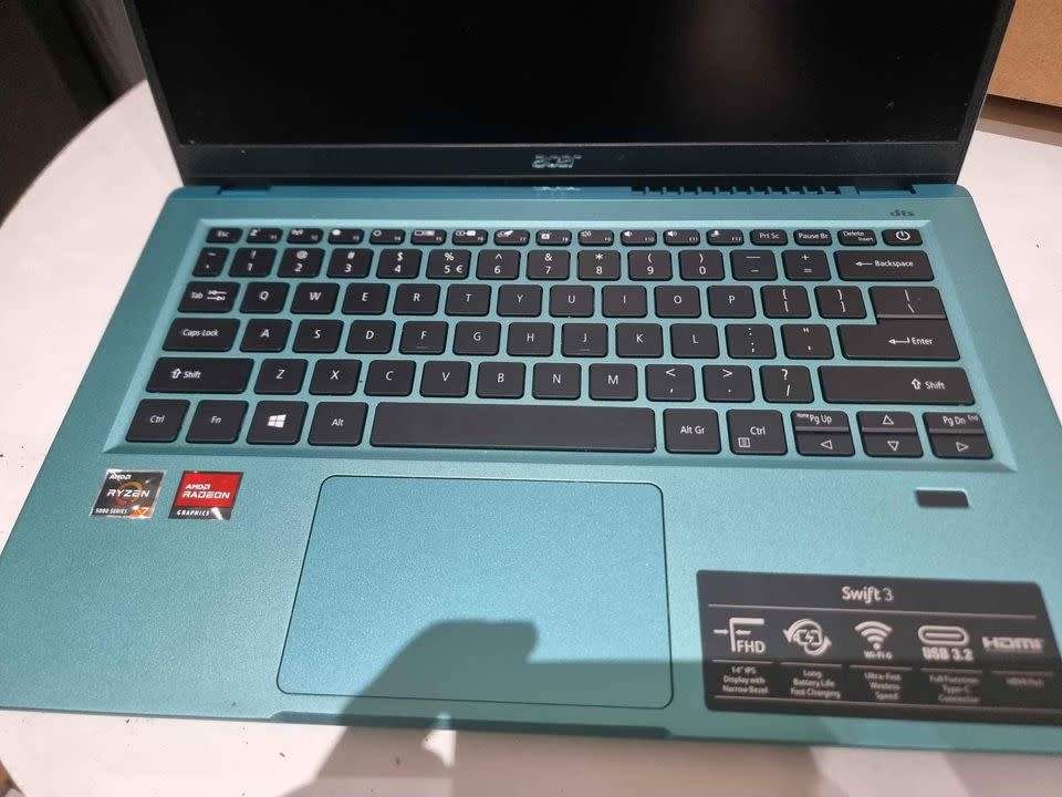 Acer swift 3 sf314 14` amd 8 cores ryzen 7 5700u 512gb nvme ssd 8gb ram windows 10 in the box!!