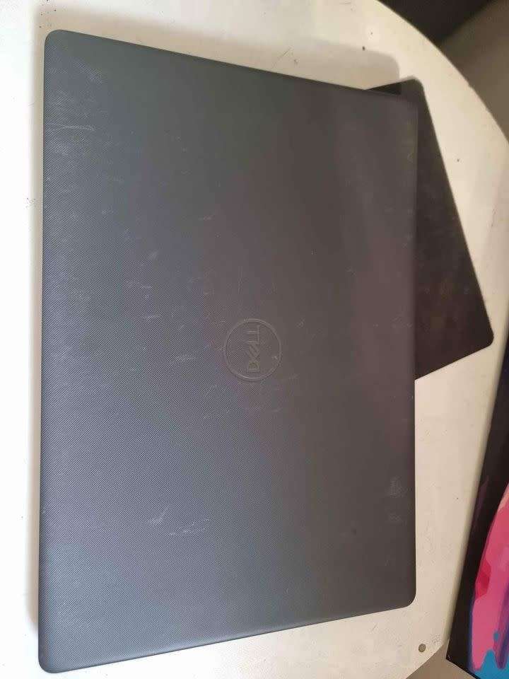 Dell Vostro 15 3500-(15.6`) QUAD CORE i5-1135G7, 8GB DDR4 RAM, 512gb m.2 SSD, intel Iris XE!