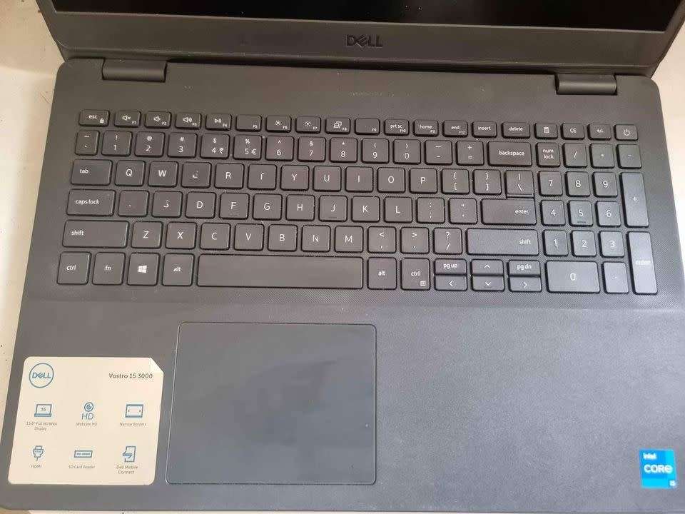 Dell Vostro 15 3500-(15.6`) QUAD CORE i5-1135G7, 8GB DDR4 RAM, 512gb m.2 SSD, intel Iris XE!