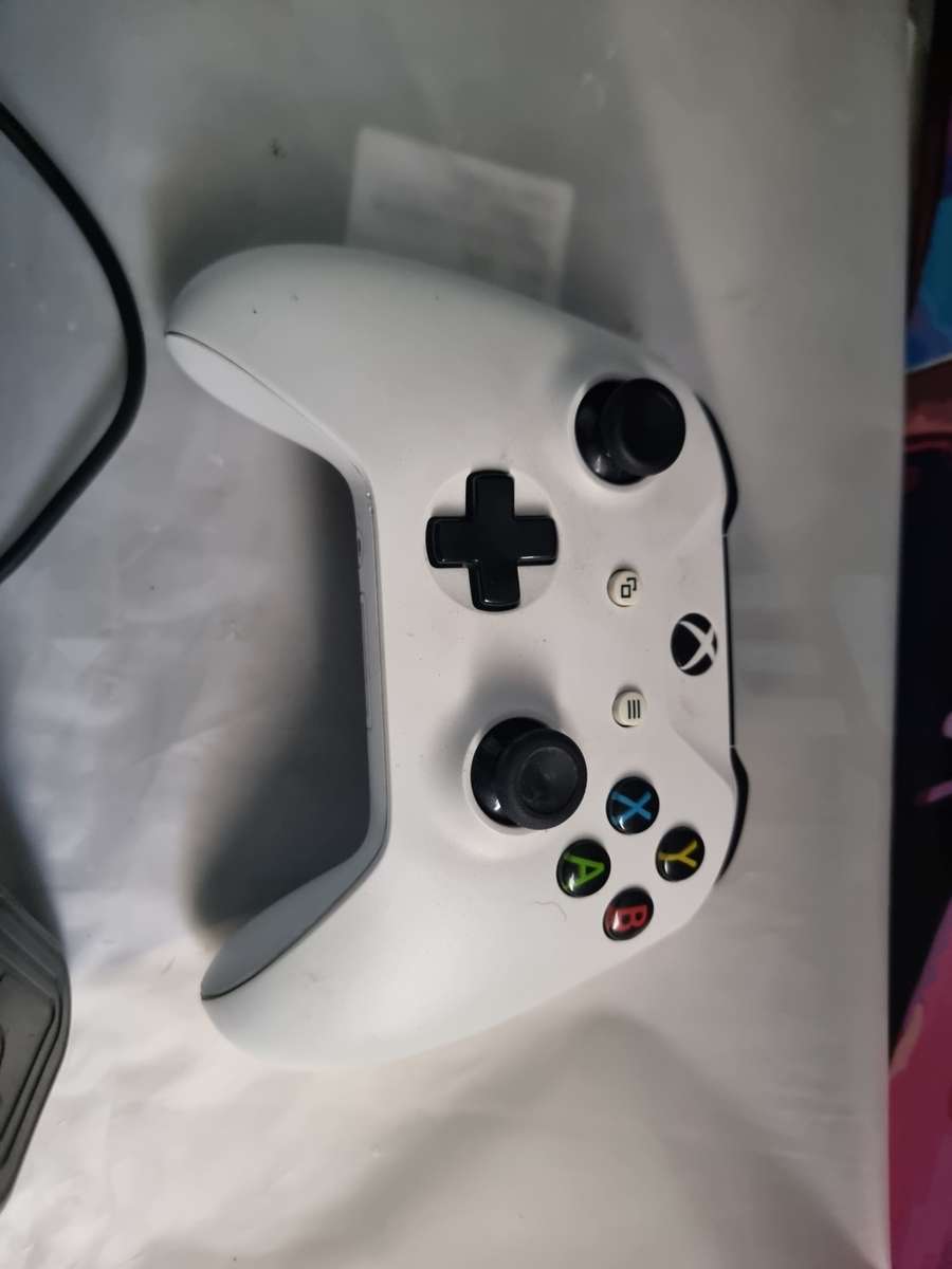 XBOX ONE S WIRELESS V2 CONTROLLER - GREAT DEALS!!