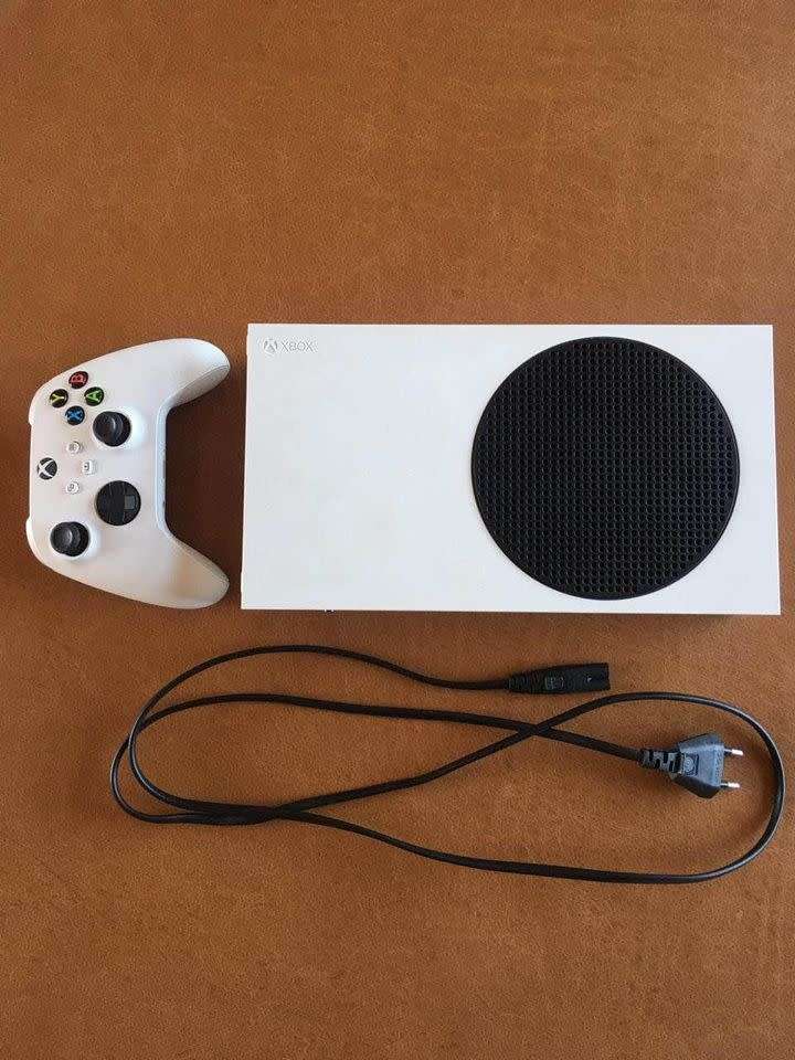 Xbox series s console - 512 gigabyte 4k ultra high definition with accessories