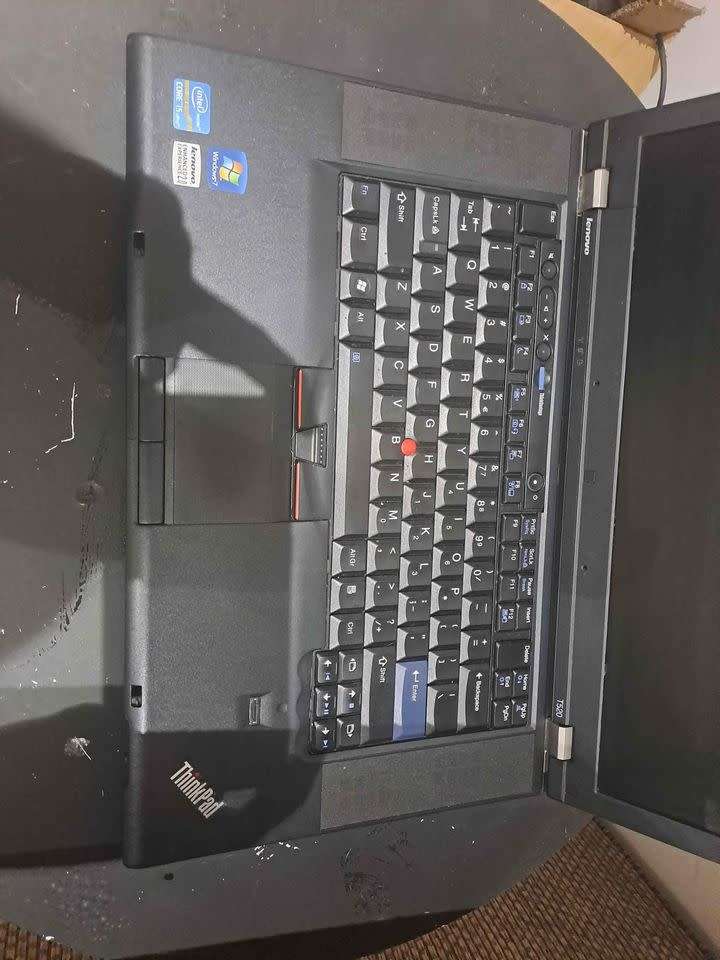 LENOVO THINKPAD t520- (15.6`) CORE i5-2520M, 4GB DDR3 RAM, 500GB HDD !!!