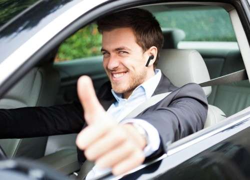 Earpods (Bluetooth)... Brand New... Black or White Available ***R1...NO RESERVE***