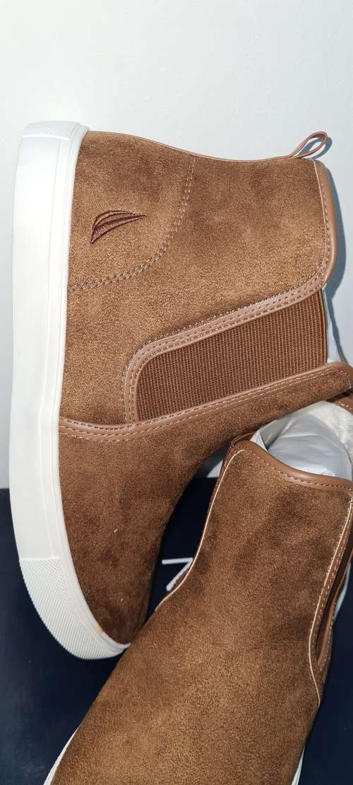 NAUTICA UNISEX Boots ***Size 8 - TAN***