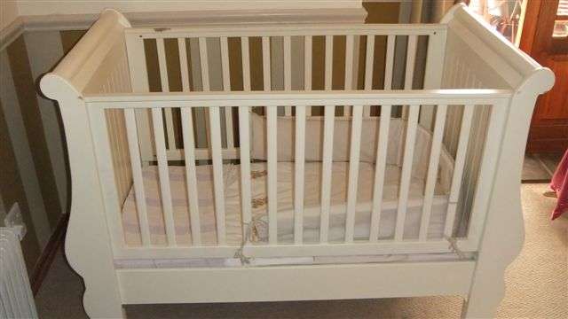 Sleigh cot - Antique White