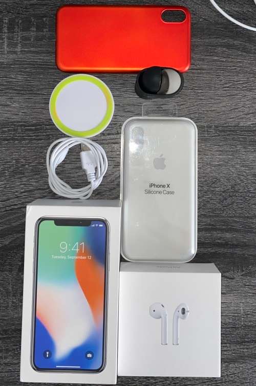 iPhone X 64GB white with Airpods and accesories