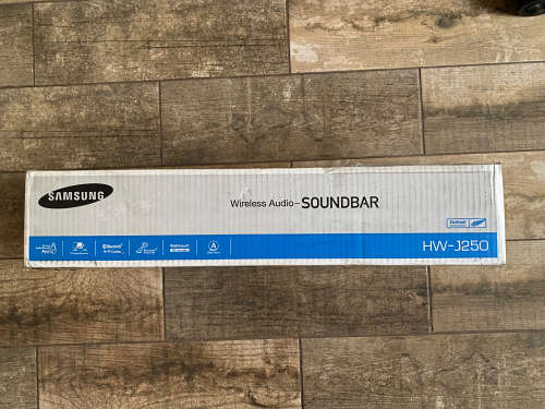 SAMSUNG 32" HD TV and Samsung Soundbar