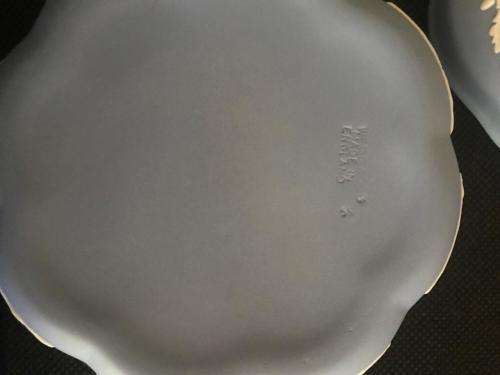 WEDGWOOD VINTAGE 1959 JASPERWARE PALE BLUE `ICARUS/DEADA LARGE SCALLOPED CANDY OR TRINKET BOX