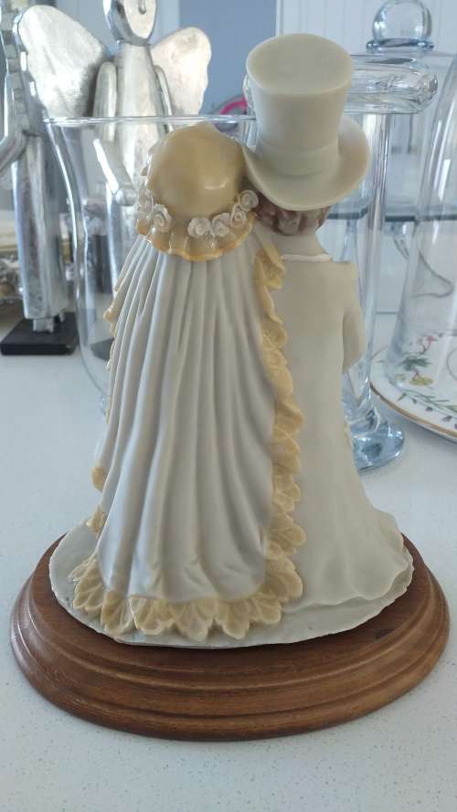 VINTAGE RARE 1970`s SIGNED AURO BELCARI YOUNG BRIDE and GROOM COPODIMONTE FIGURINE