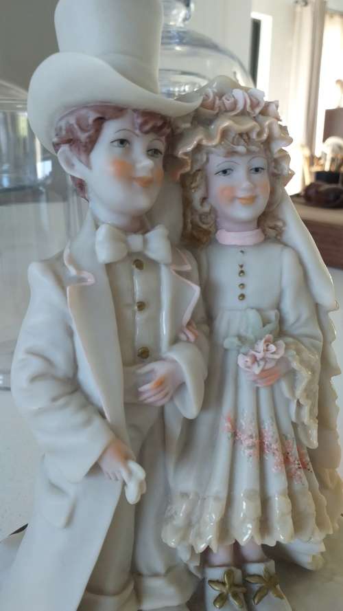 VINTAGE RARE 1970`s SIGNED AURO BELCARI YOUNG BRIDE and GROOM COPODIMONTE FIGURINE