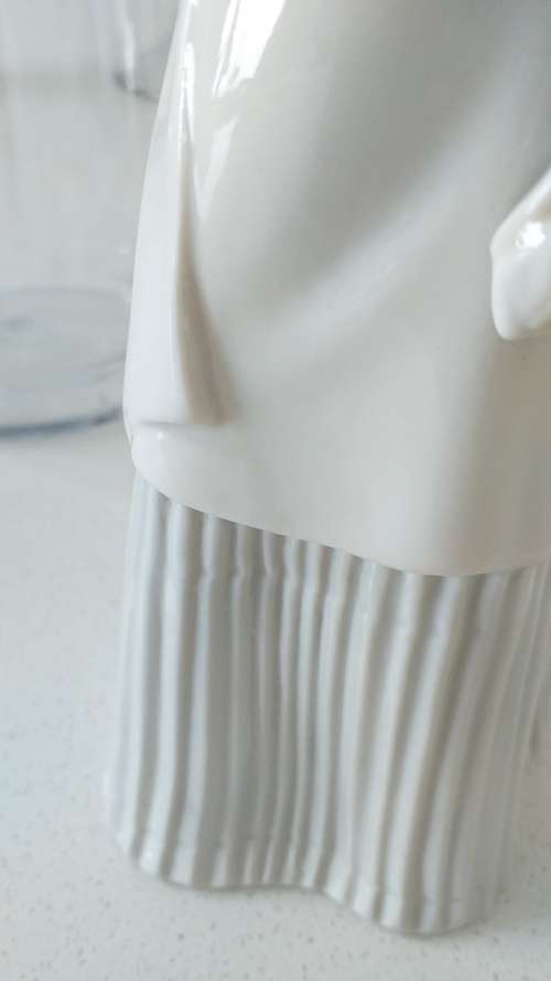 Beautiful Vintage, Porcelanas Miqual Requena `VEILED YOUNG WOMAN` figurine