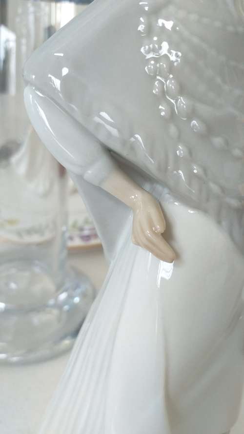 Beautiful Vintage, Porcelanas Miqual Requena `VEILED YOUNG WOMAN` figurine
