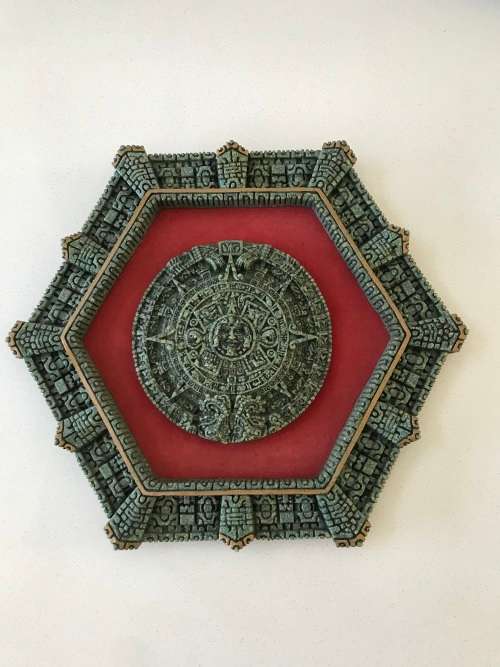 RARE FIND!!!!VINTAGE OCTAGON MEXICAN MALACHITE RESIN WALL PLAQUE AZTEC CALENDAR CIRCA 1960s-1970s