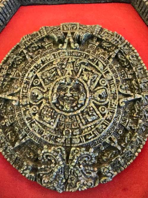 RARE FIND!!!!VINTAGE OCTAGON MEXICAN MALACHITE RESIN WALL PLAQUE AZTEC CALENDAR CIRCA 1960s-1970s