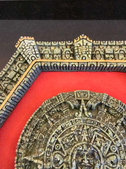 RARE FIND!!!!VINTAGE OCTAGON MEXICAN MALACHITE RESIN WALL PLAQUE AZTEC CALENDAR CIRCA 1960s-1970s