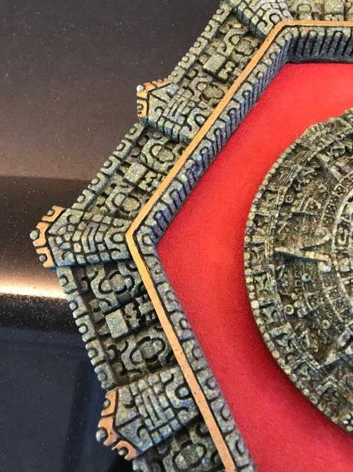 RARE FIND!!!!VINTAGE OCTAGON MEXICAN MALACHITE RESIN WALL PLAQUE AZTEC CALENDAR CIRCA 1960s-1970s