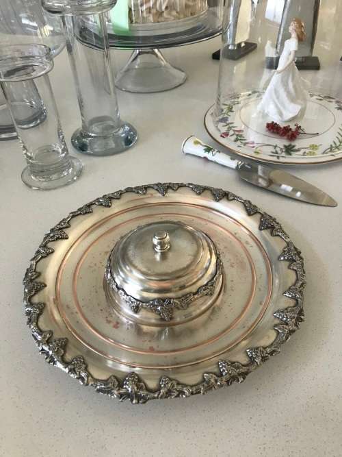 VINTAGE!! SERANCO-SP.ONC LARGE SNACK PLATTER WITH CHEESE DISH - MAGNIFICENT DETAILED!!!