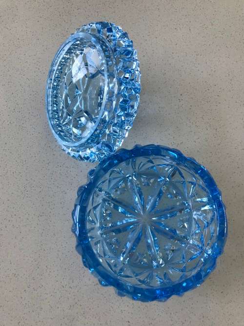 VINTAGE BLUE CRYSTAL GLASS DAIMOND CUT SAWTOOTH CANDY DISH.