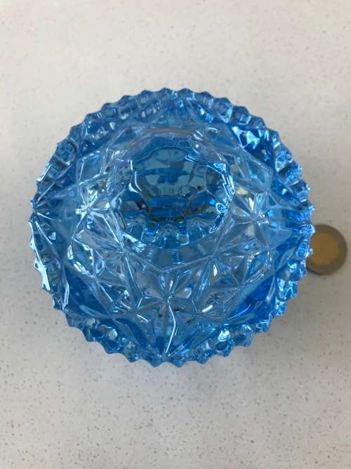 VINTAGE BLUE CRYSTAL GLASS DAIMOND CUT SAWTOOTH CANDY DISH.