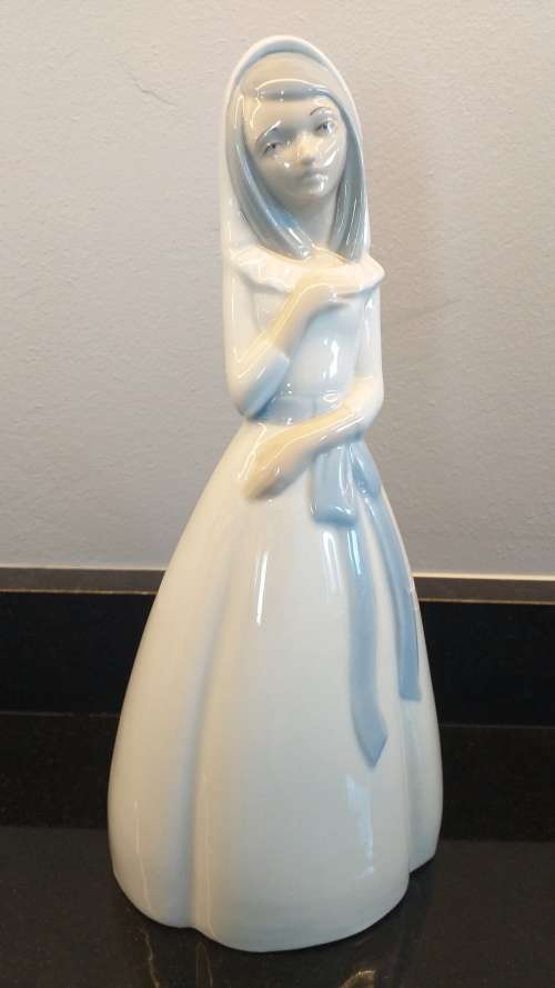 EXTREMELY COLLECTABLE Vintage, Porcelanas Miquel Requena S.A. Figurine, `GIRL IN PENSIVE THOUGHT`