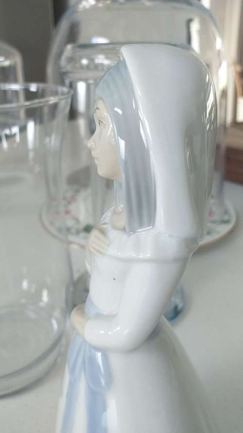 EXTREMELY COLLECTABLE Vintage, Porcelanas Miquel Requena S.A. Figurine, `GIRL IN PENSIVE THOUGHT`