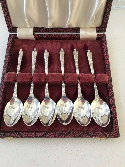 `ANTIQUE` BOXED SET OF 6 EPNS APOSTLE TEASPOONS - MADE IN ENGLAND - 1920s