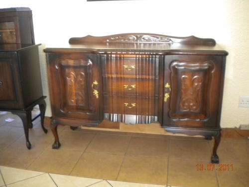 Stunning Imbuia Ball and Claw Server